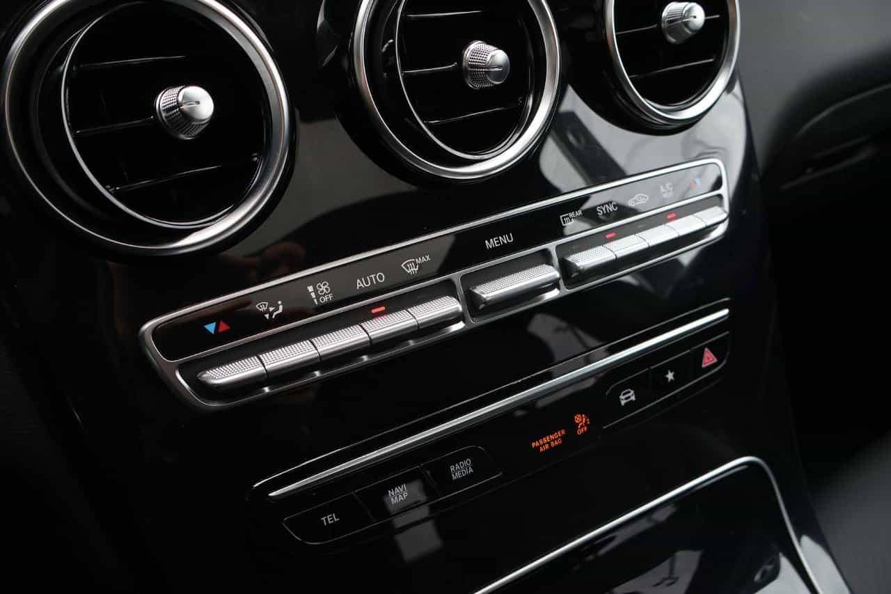 2023 Mercedes-Benz GLC GLC300 - Image 24