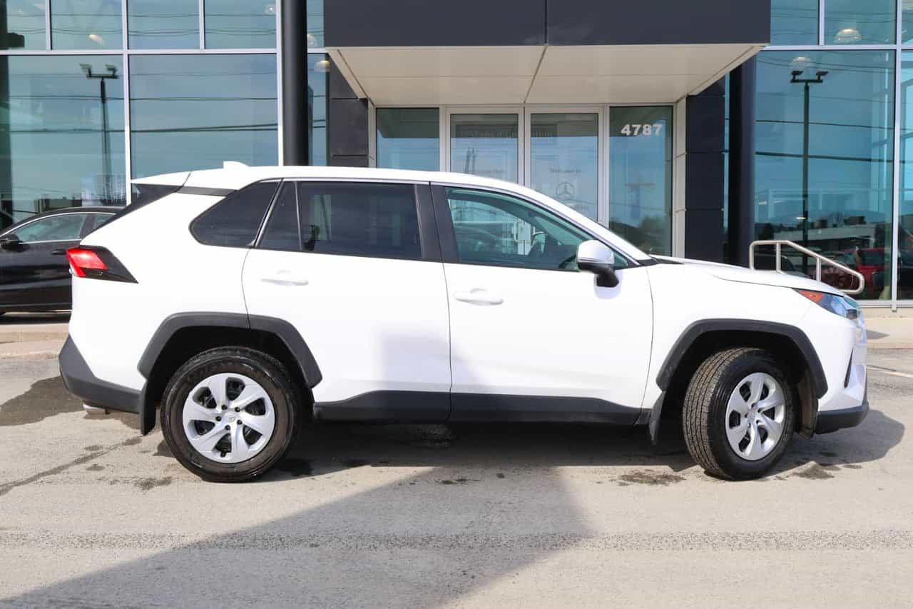 Image 7 Toyota Rav4 LE 2024