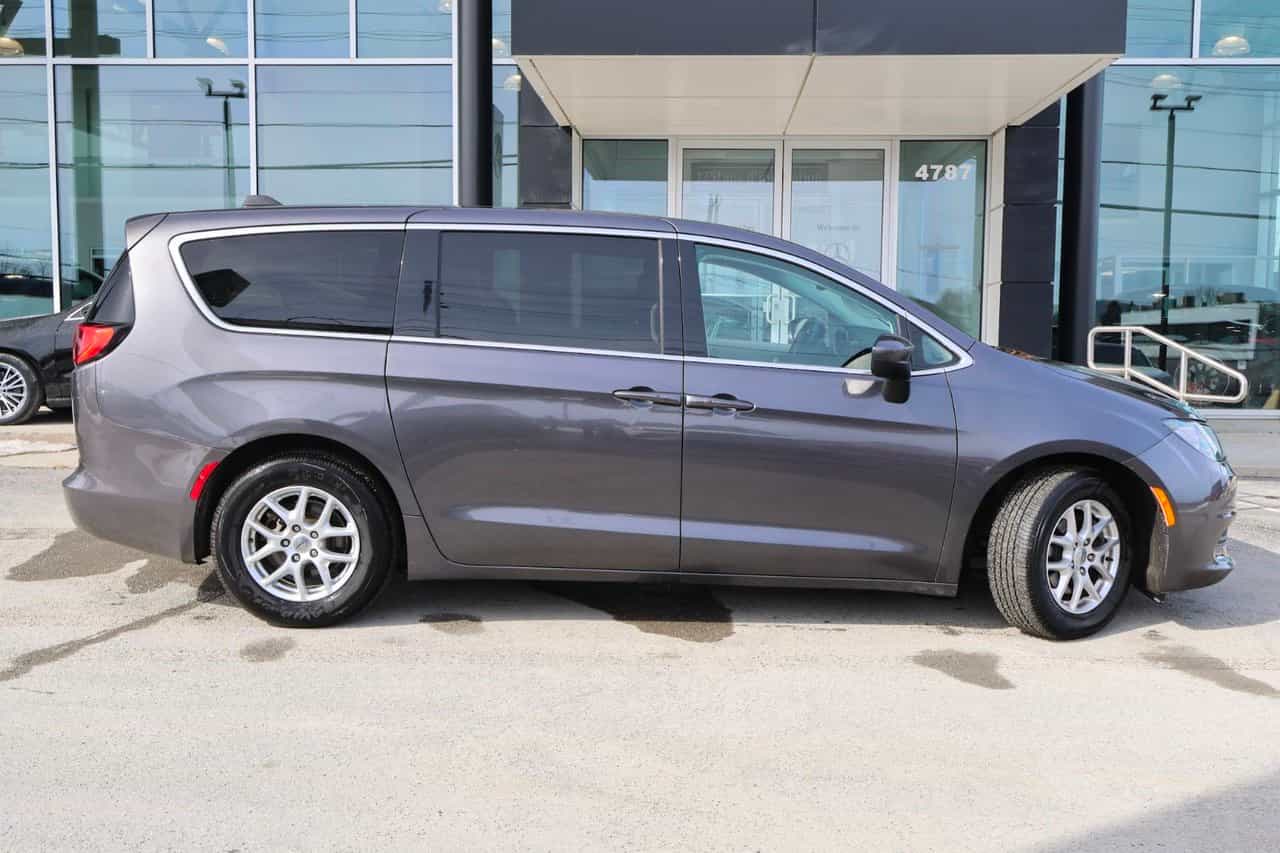 2022 Chrysler Grand Caravan SXT - Image 7