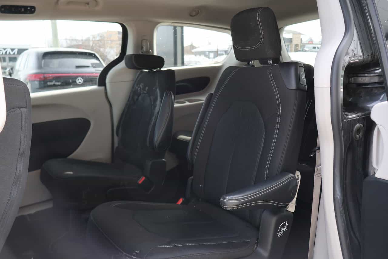 2022 Chrysler Grand Caravan SXT - Image 14