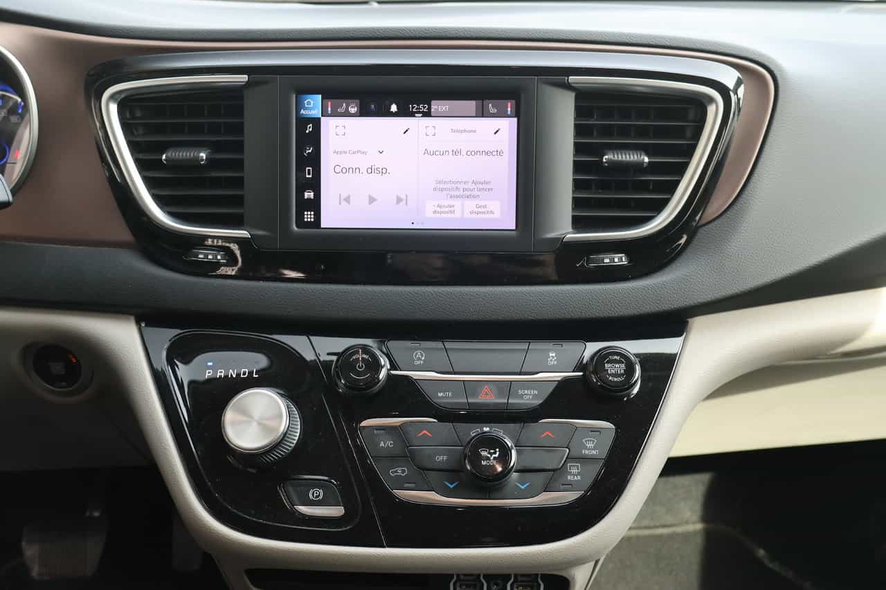 2022 Chrysler Grand Caravan SXT - Image 18