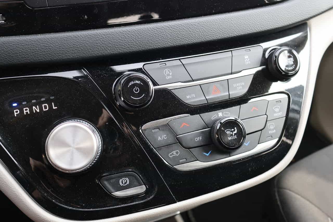 2022 Chrysler Grand Caravan SXT - Image 25