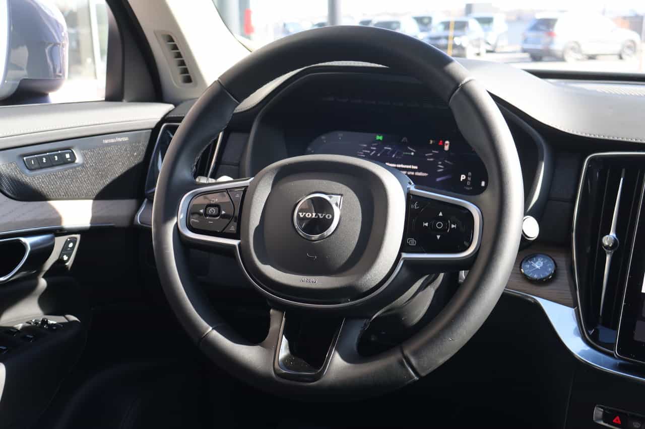 2025 Volvo XC90 B6 - Plus 2025.5 - Image 2