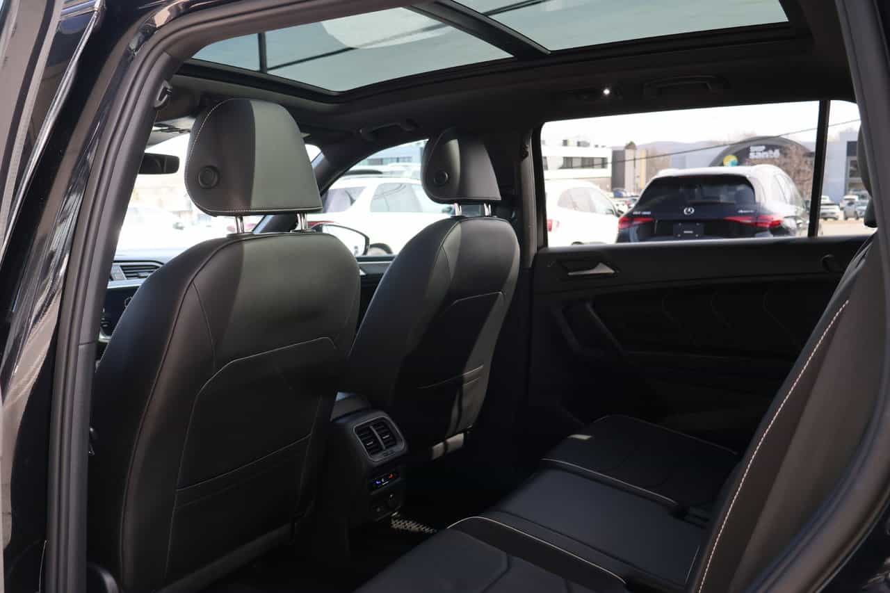 2022 Volkswagen Tiguan Highline R-Line - Image 12