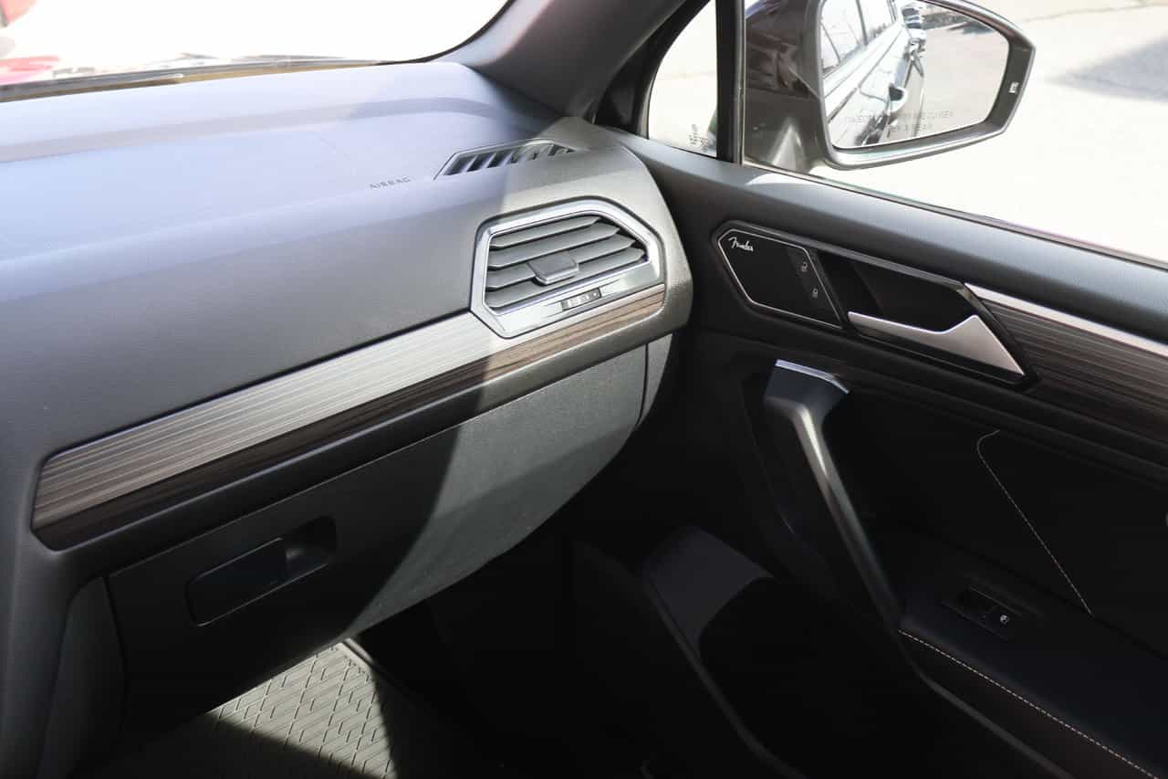 2022 Volkswagen Tiguan Highline R-Line - Image 16