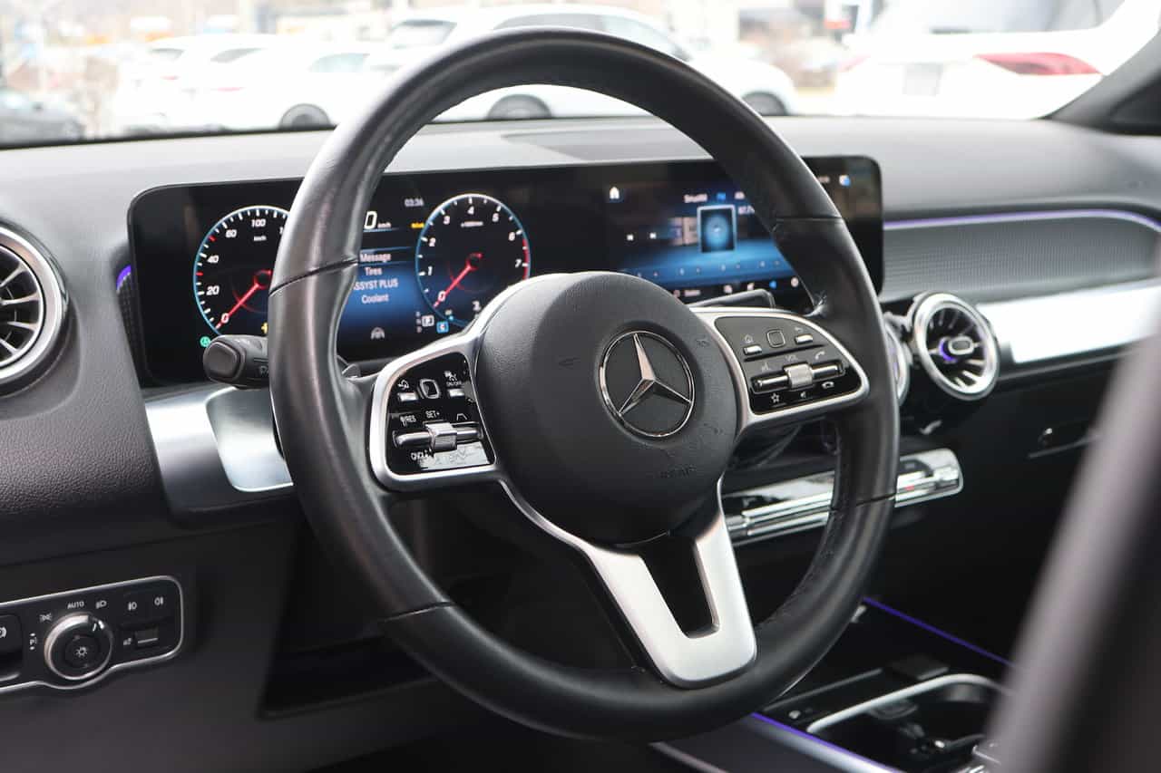 2023 Mercedes-Benz GLB GLB250 - Image 10