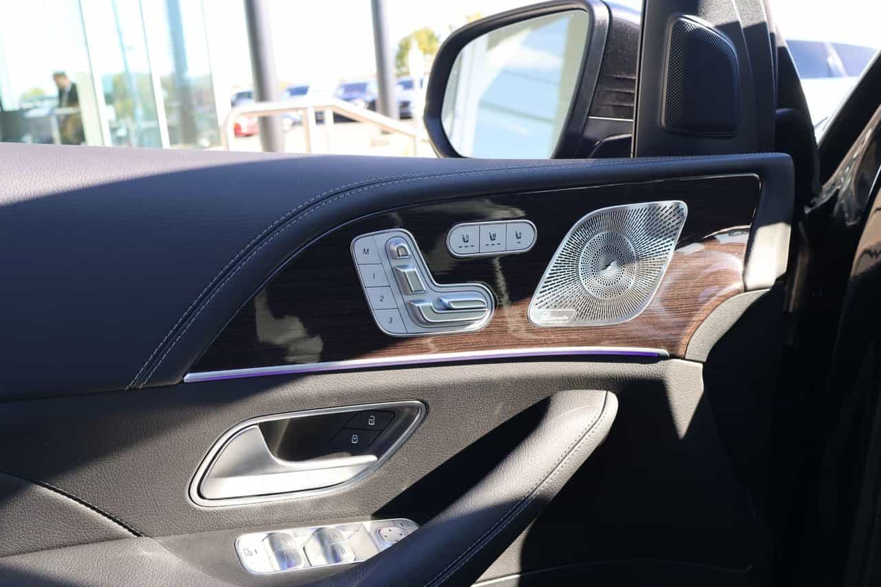 2025 Mercedes-Benz GLS GLS450 - Image 11