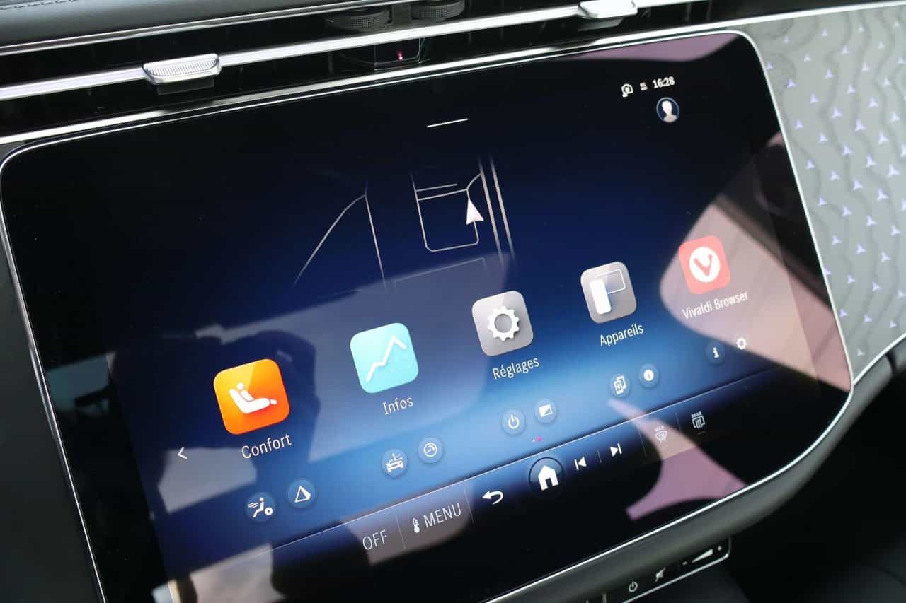 2025 Mercedes-Benz E-Class E450 - Image 24