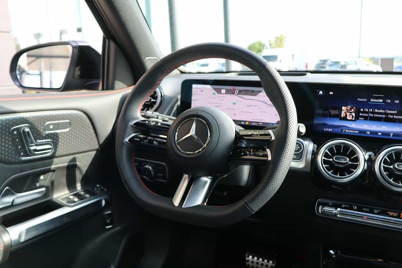 2025 Mercedes-Benz GLB GLB250 - Image 2