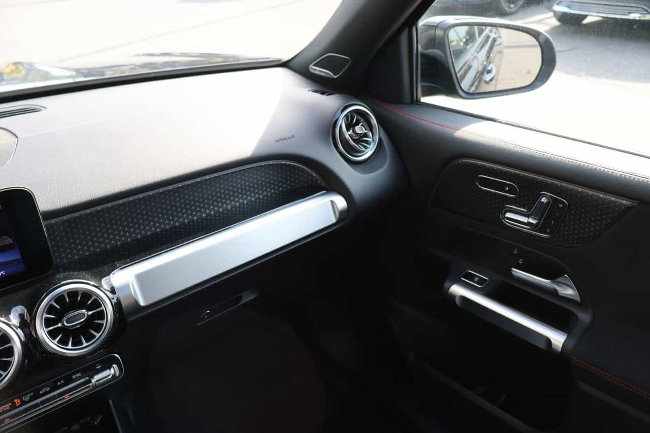 2025 Mercedes-Benz GLB GLB250 - Image 16