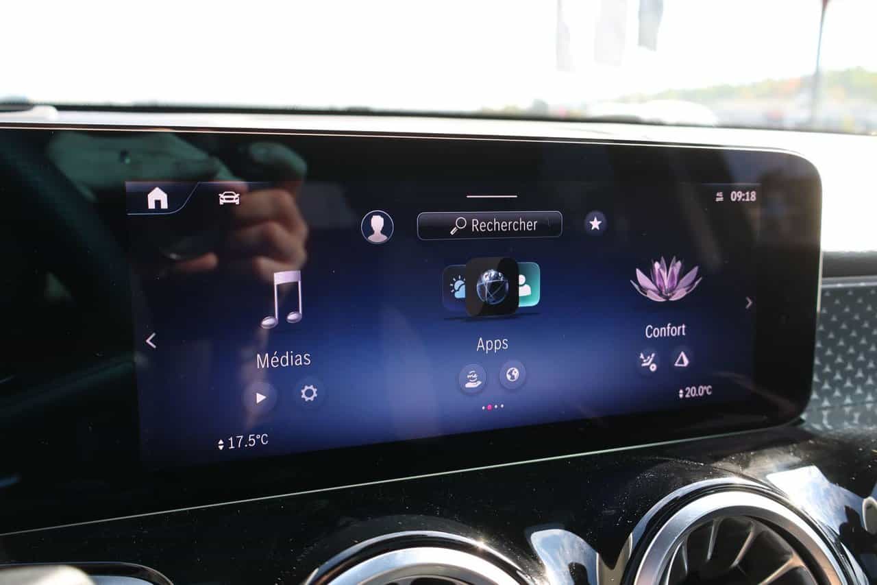 2025 Mercedes-Benz GLB GLB250 - Image 19