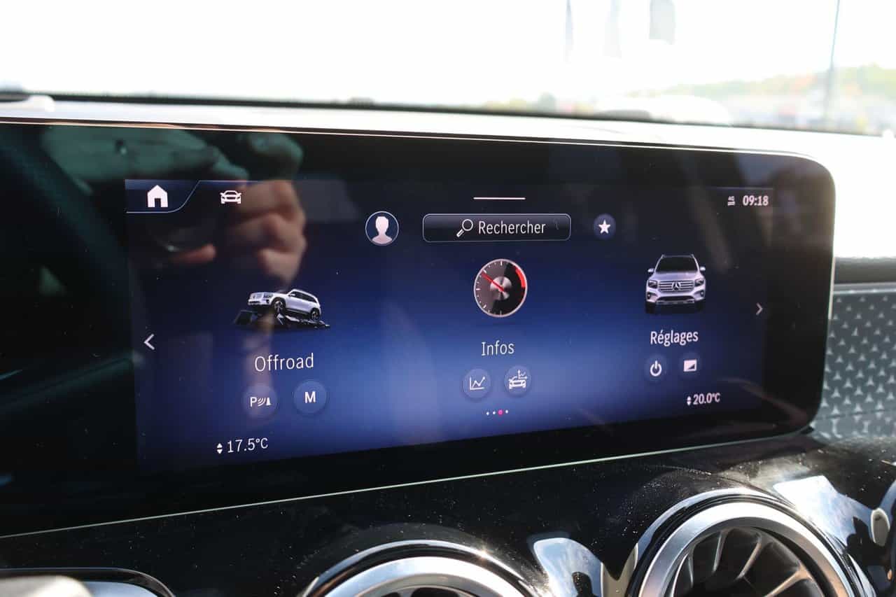 2025 Mercedes-Benz GLB GLB250 - Image 20