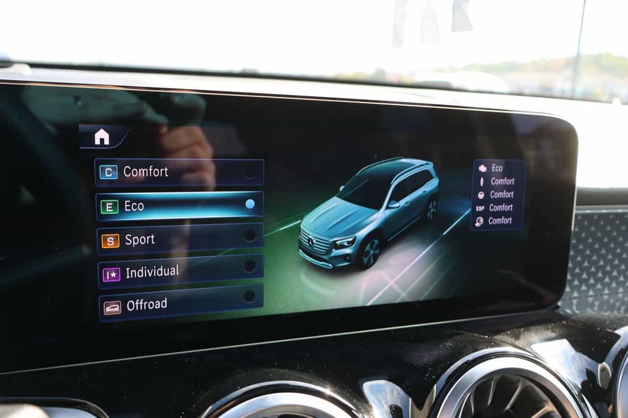 2025 Mercedes-Benz GLB GLB250 - Image 21