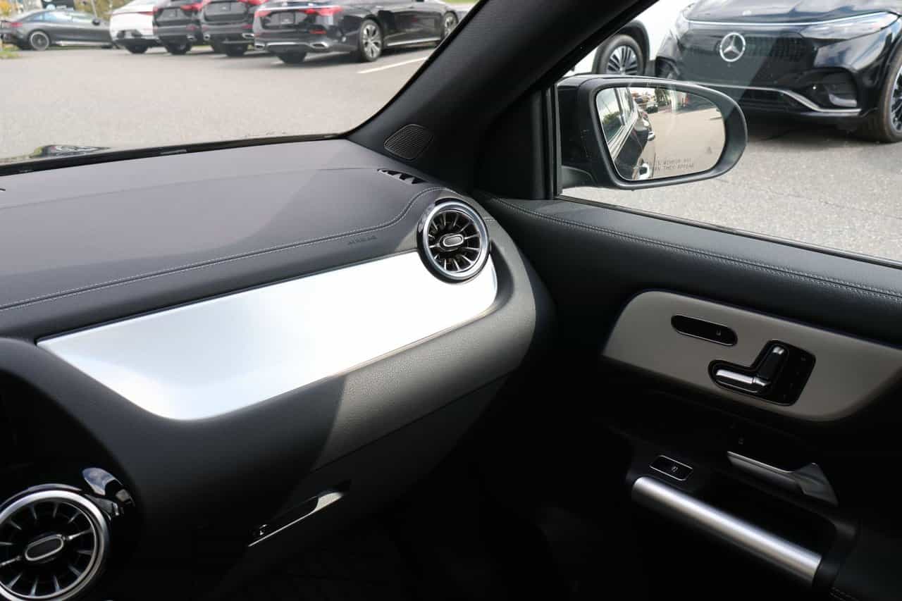 2025 Mercedes-Benz GLA GLA250 - Image 15