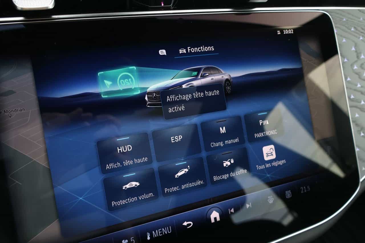 2025 Mercedes-Benz E-Class E350 - Image 27