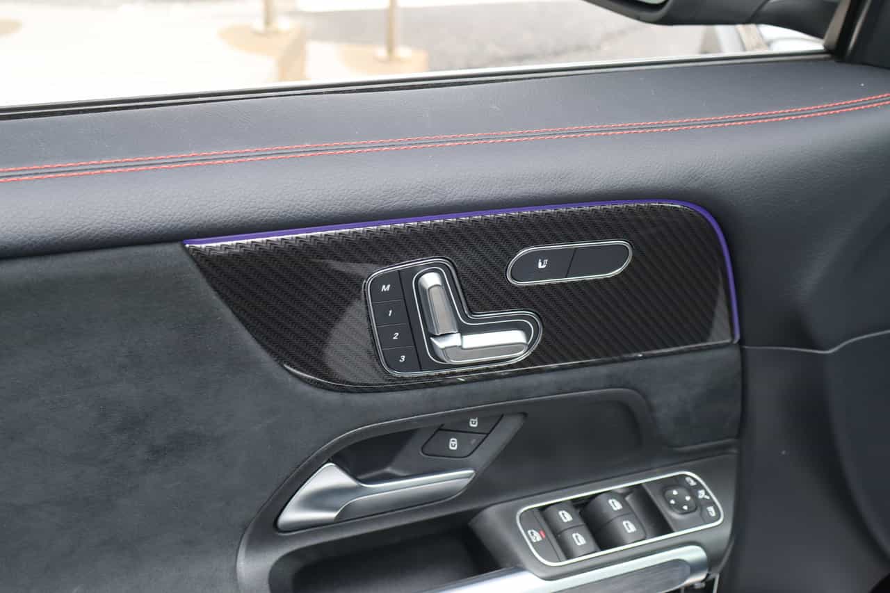 2023 Mercedes-Benz GLB GLB250 - Image 10