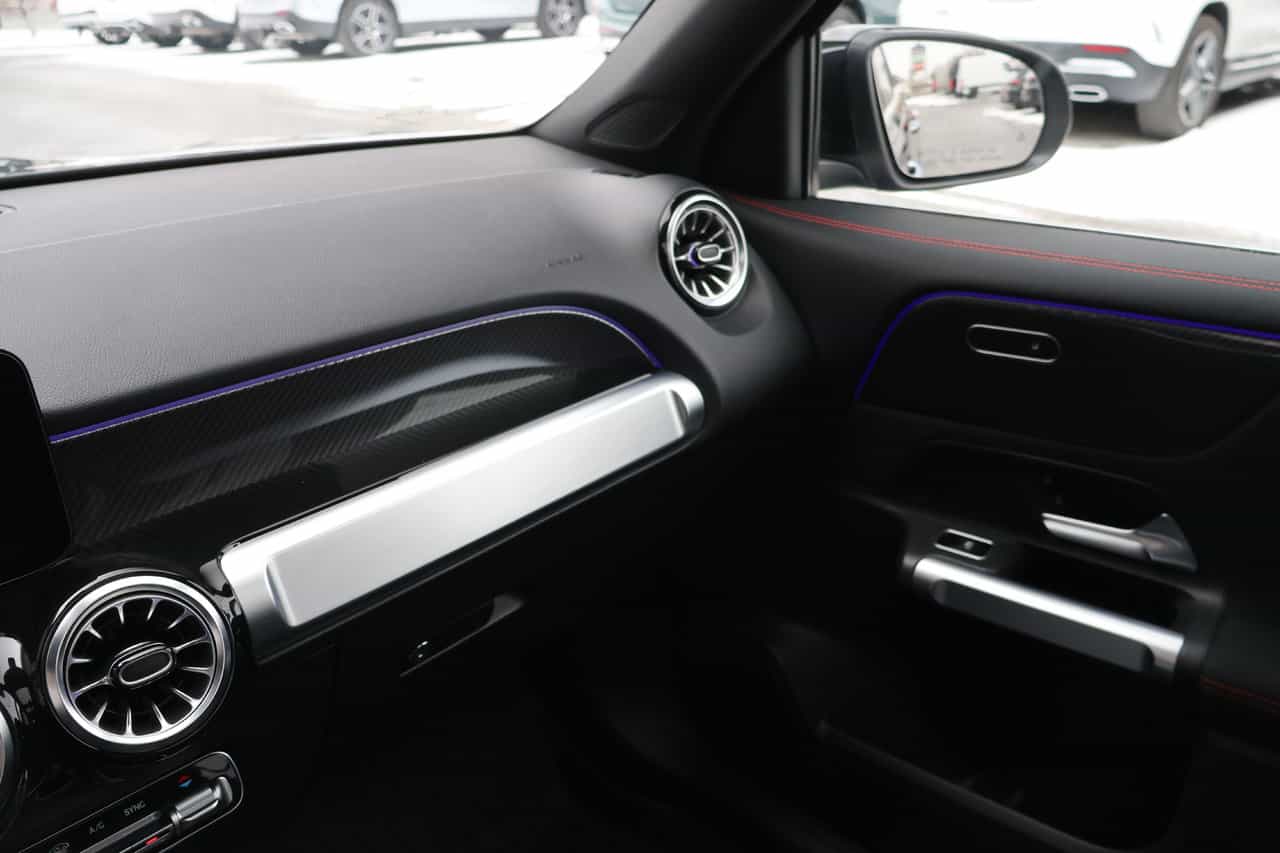 2023 Mercedes-Benz GLB GLB250 - Image 16