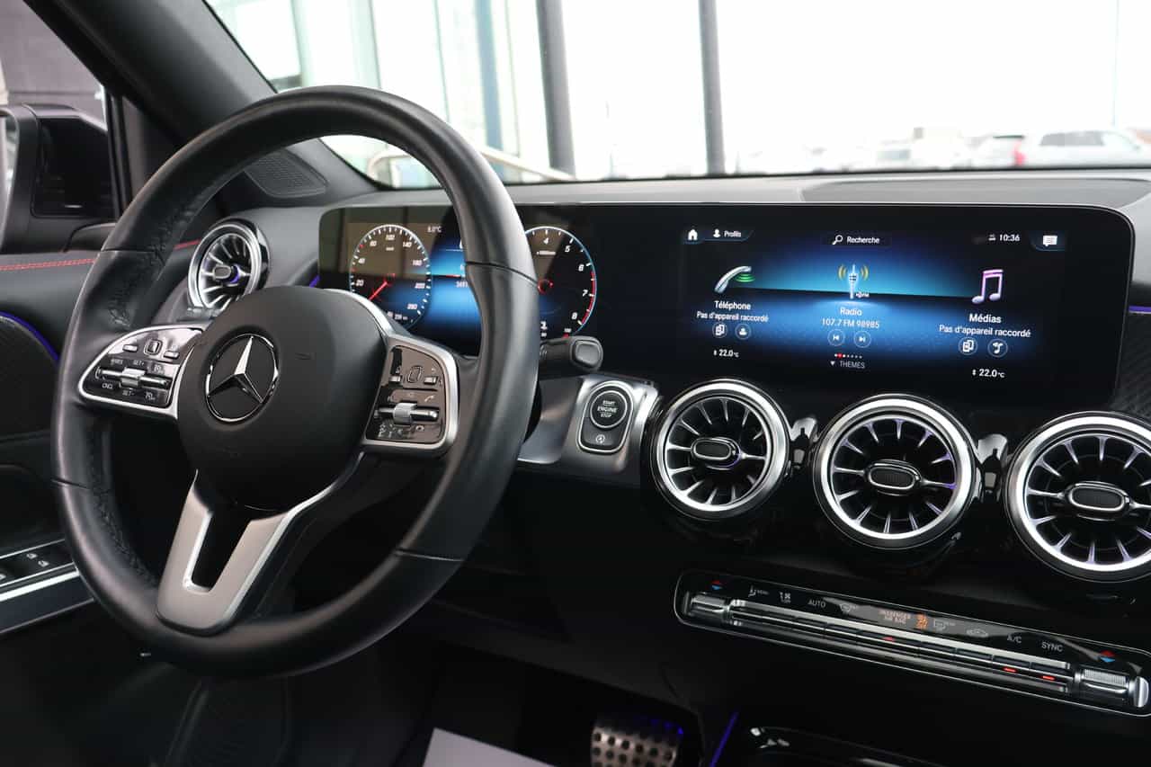 2023 Mercedes-Benz GLB GLB250 - Image 18