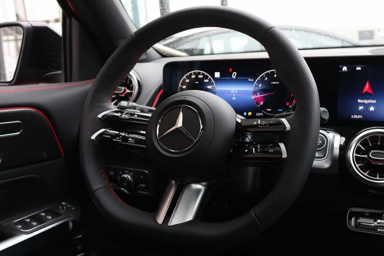 2025 Mercedes-Benz GLB GLB250 - Image 2