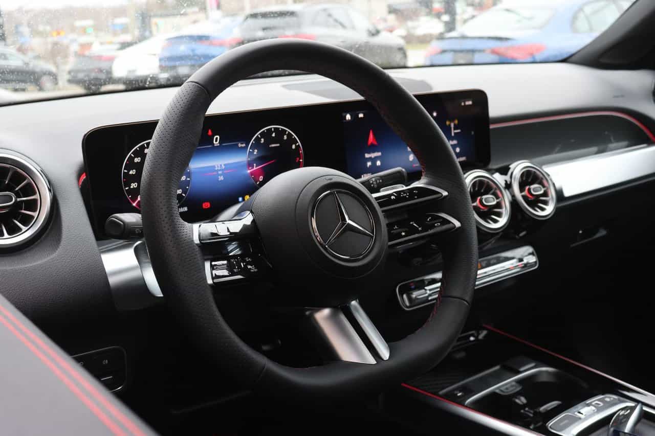 2025 Mercedes-Benz GLB GLB250 - Image 13