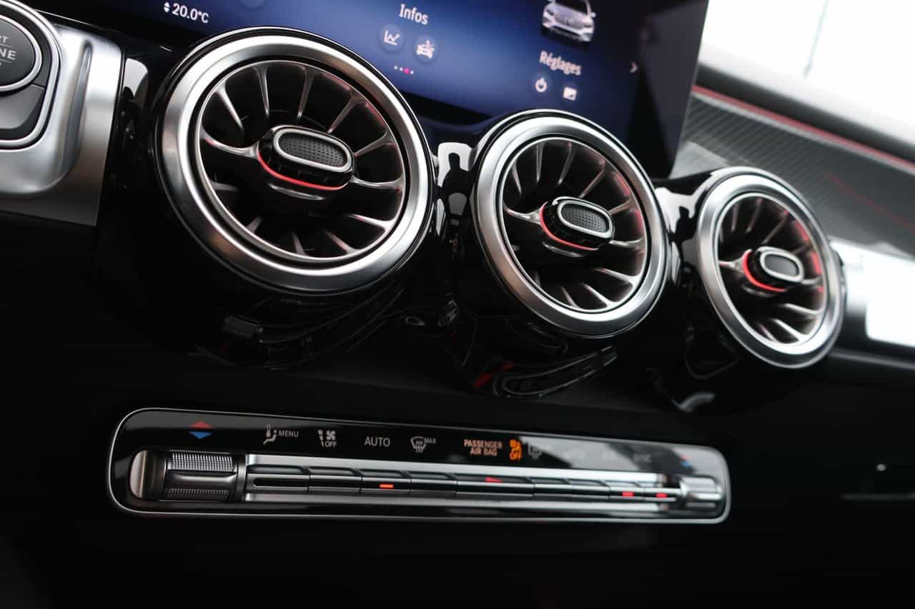 2025 Mercedes-Benz GLB GLB250 - Image 28