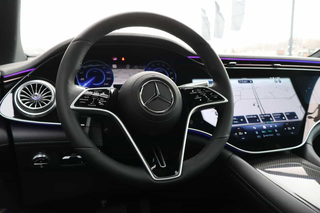 2025 Mercedes-Benz EQS SUV EQS450 - Image 2