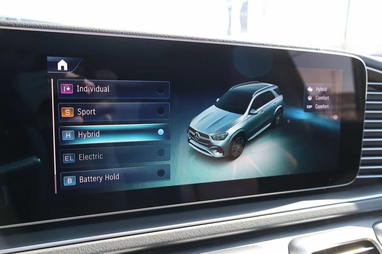 2025 Mercedes-Benz GLE GLE450e - Image 25