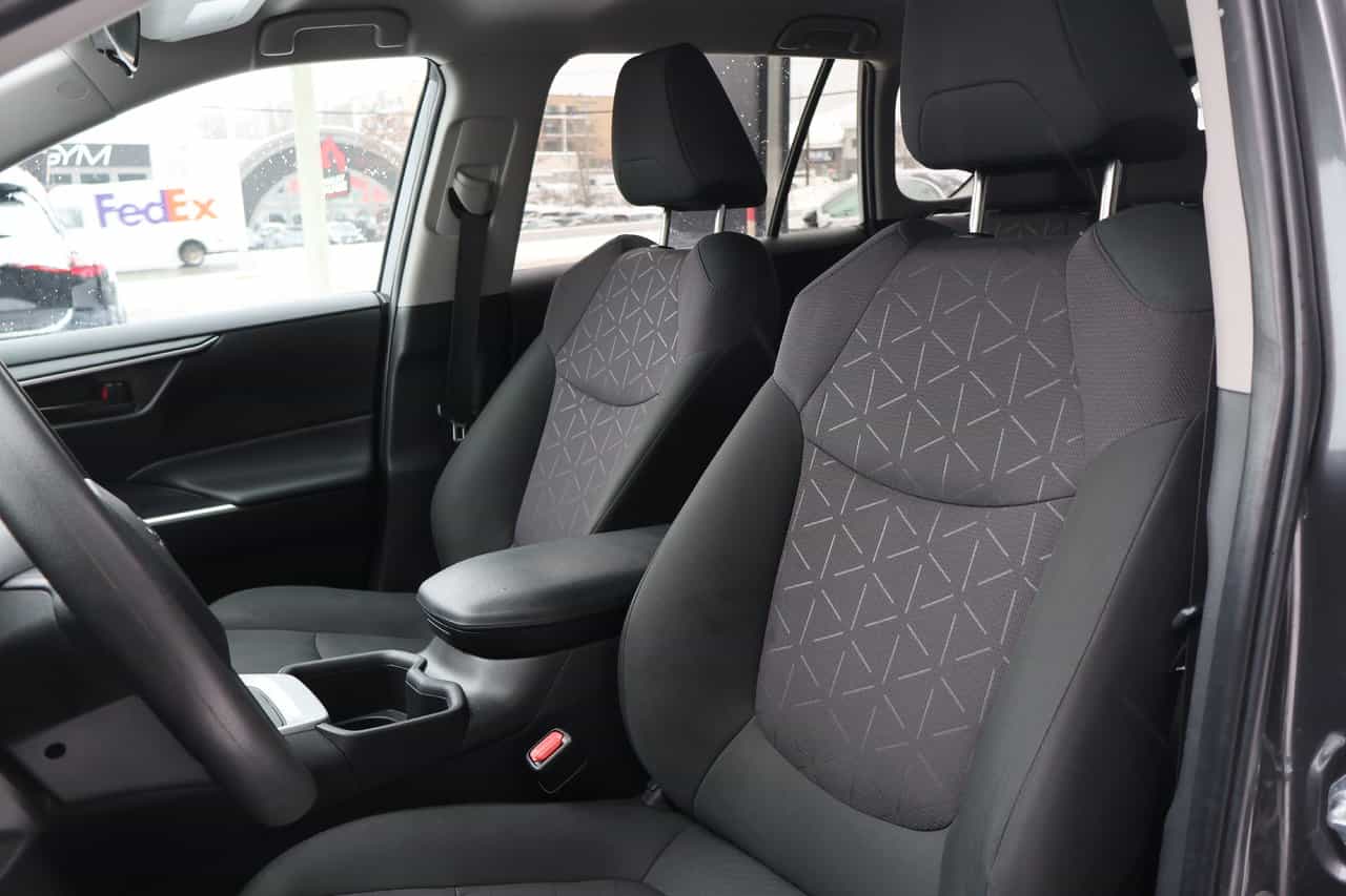 Image 3 Toyota Rav4 LE 2024