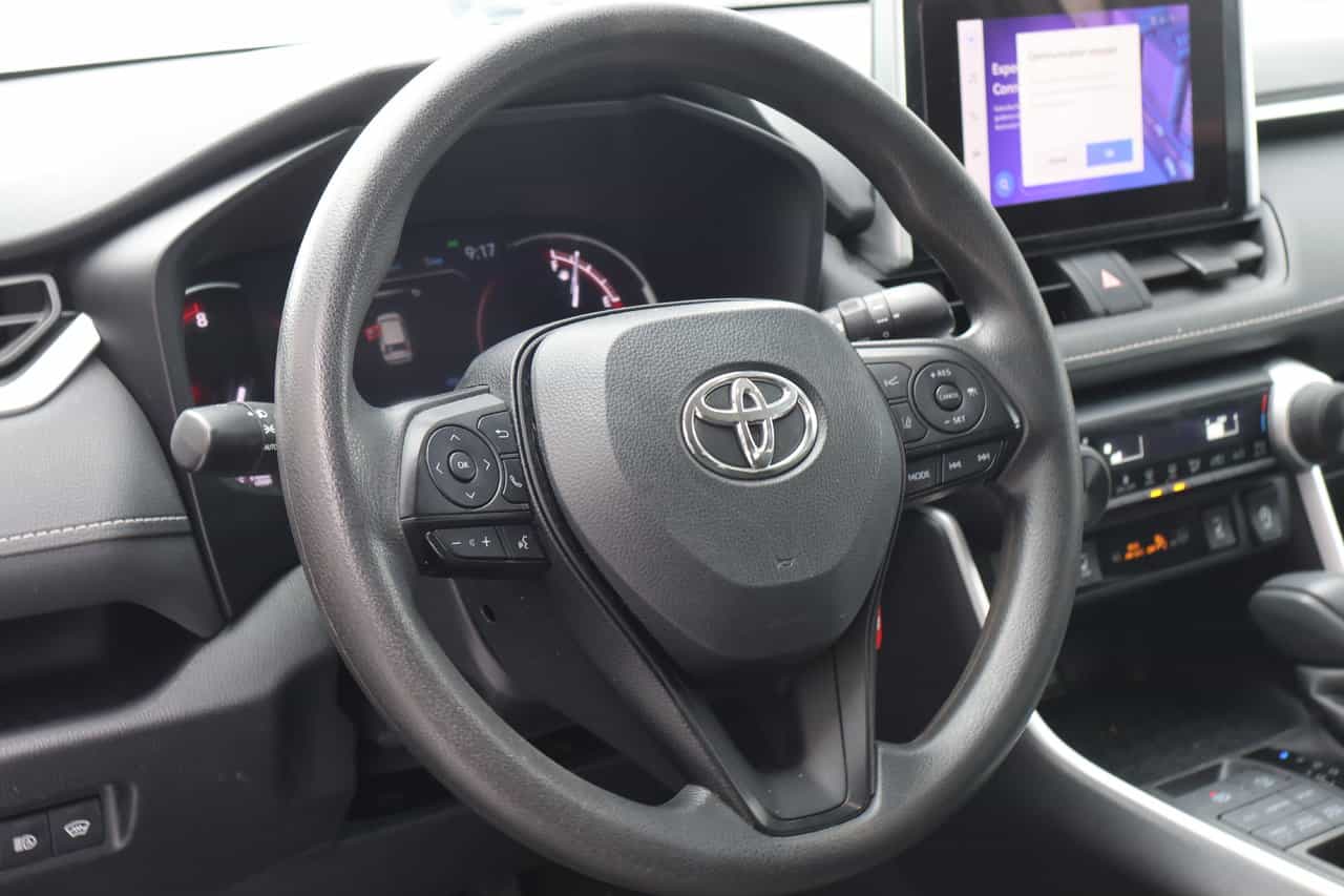 2024 Toyota Rav4 LE - Image 8