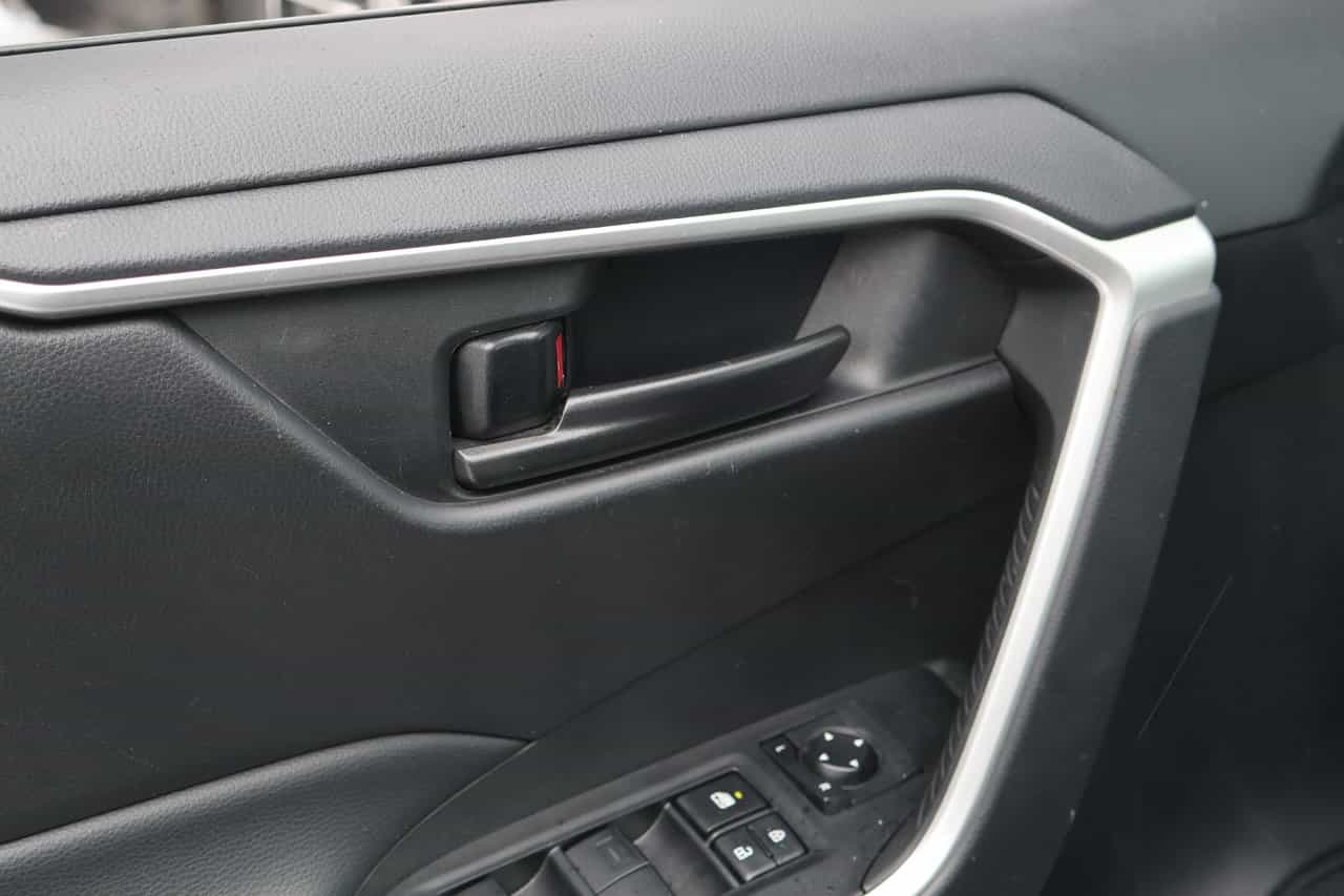 2024 Toyota Rav4 LE - Image 9