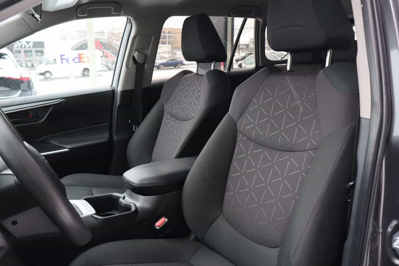 Image 10 Toyota Rav4 LE 2024