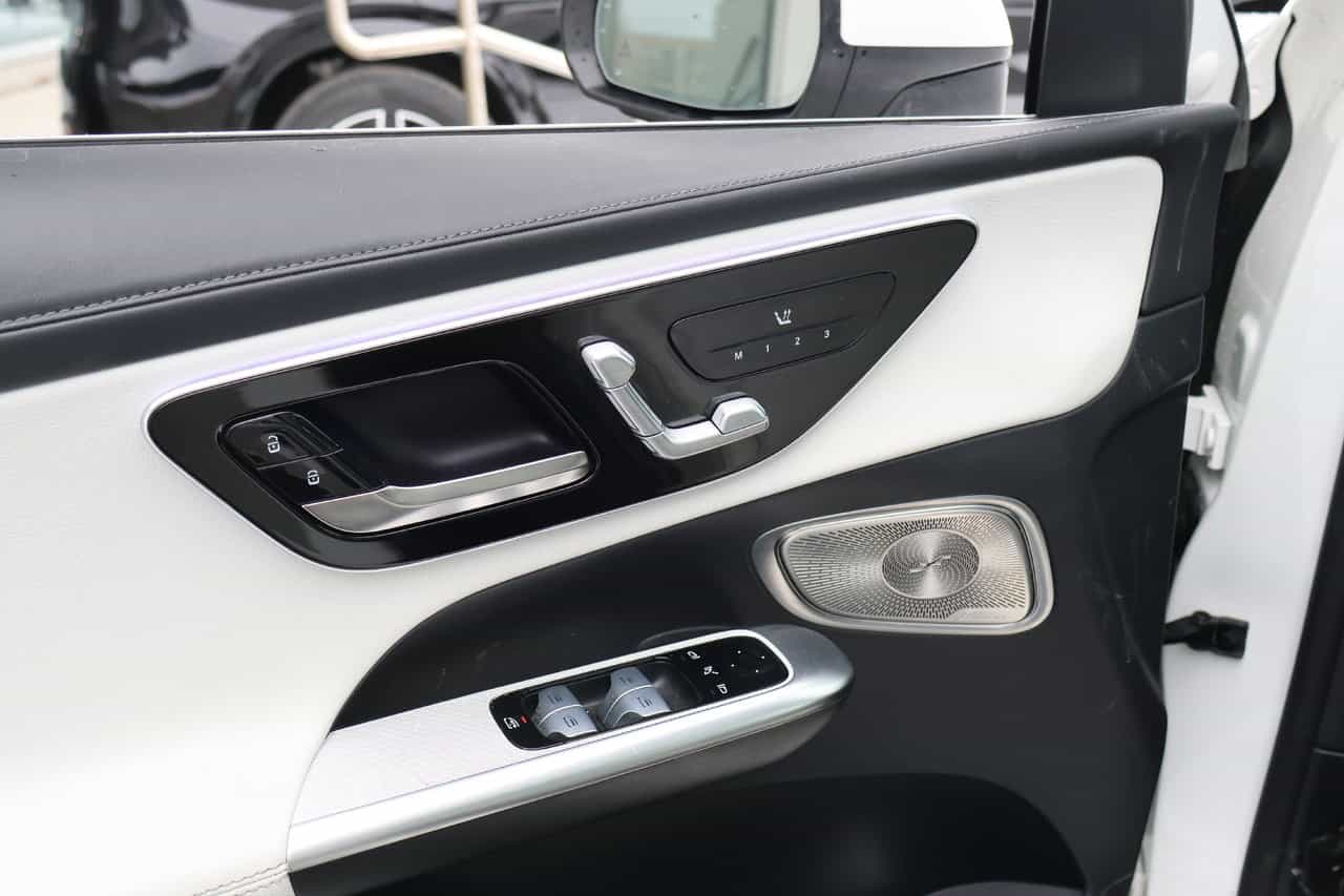 Image 10 Mercedes-Benz GLC-Class GLC300 2023