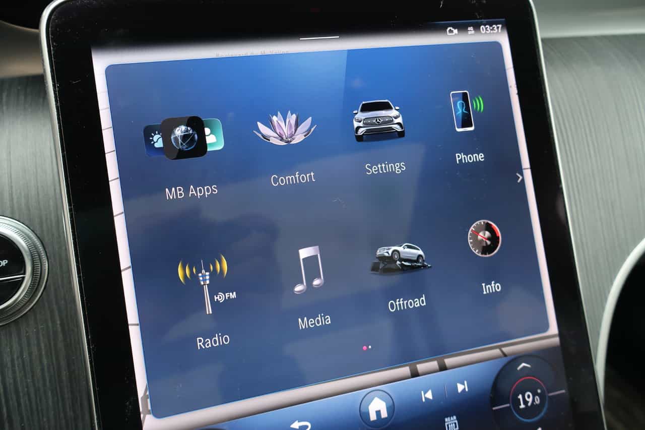 Image 18 Mercedes-Benz GLC-Class GLC300 2023