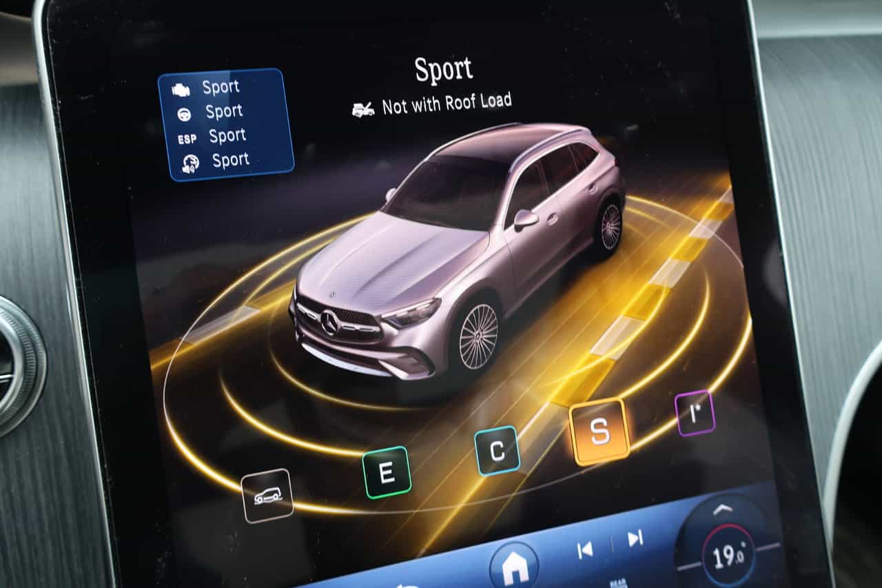 Image 20 Mercedes-Benz GLC-Class GLC300 2023