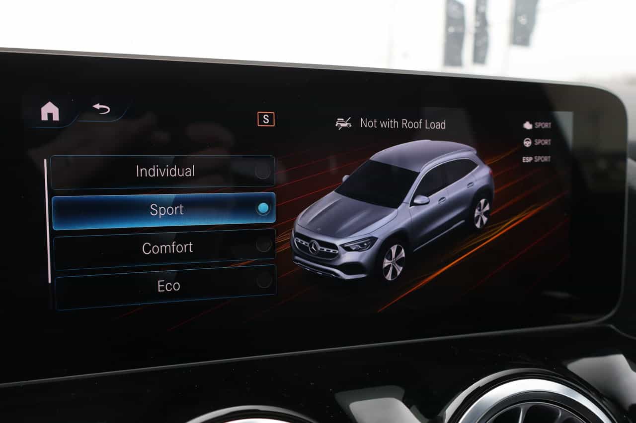 Image 18 Mercedes-Benz GLA-Class GLA250 2021