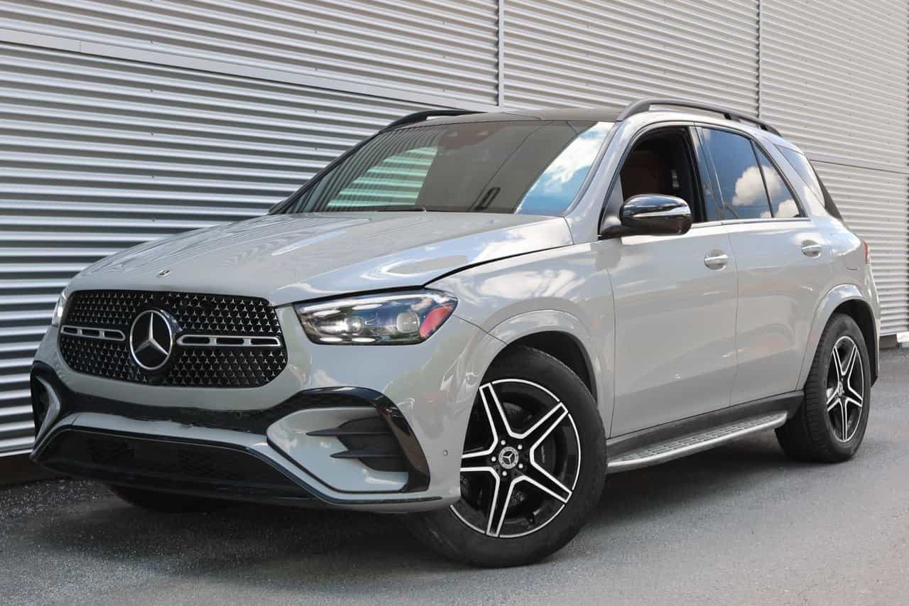 2025 Mercedes-Benz GLE-Class GLE450e - Image 1