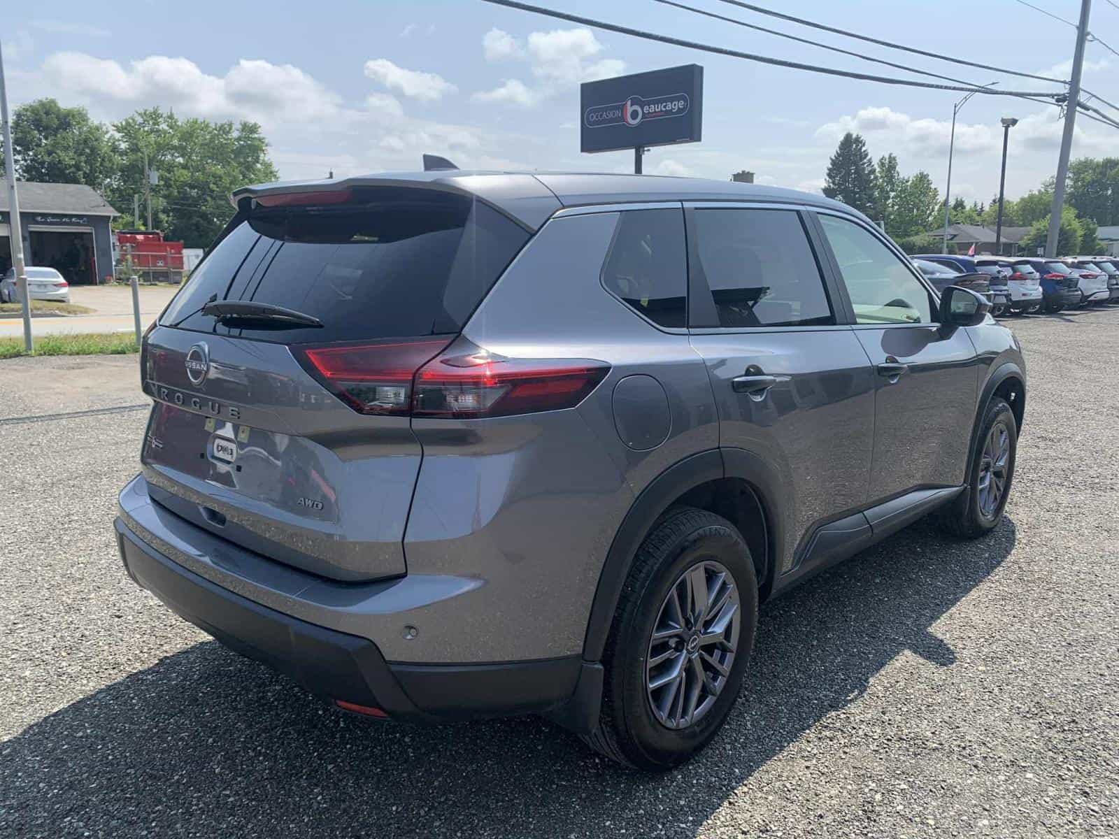 2024 Nissan Rogue S - Image 3