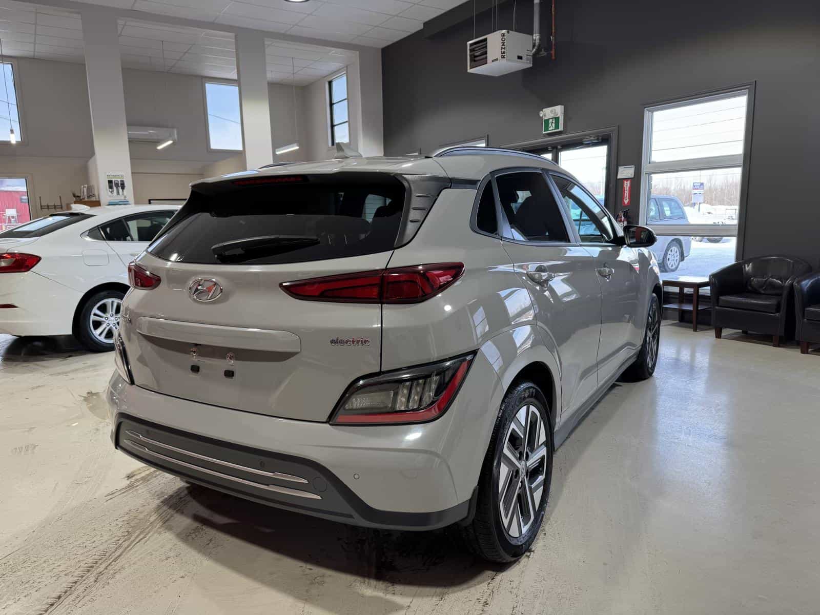 2022 Hyundai Kona EV Preferred - Image 8