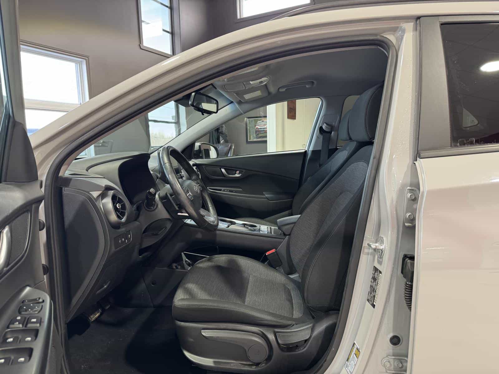 2022 Hyundai Kona EV Preferred - Image 16