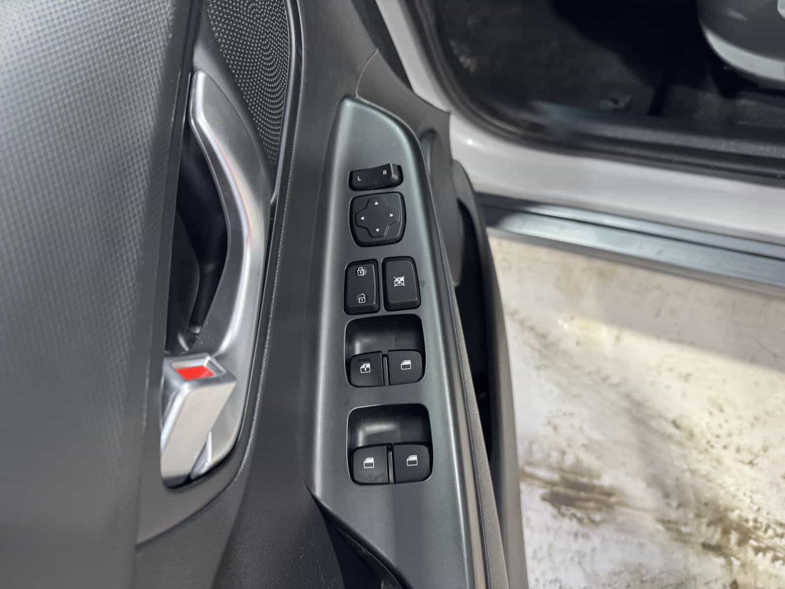 2022 Hyundai Kona EV Preferred - Image 14