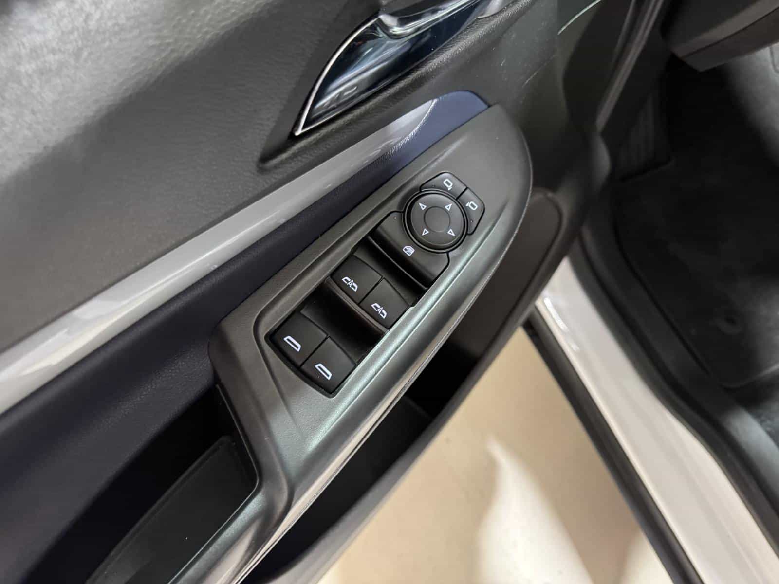 2023 Chevrolet Bolt EUV LT - Image 14