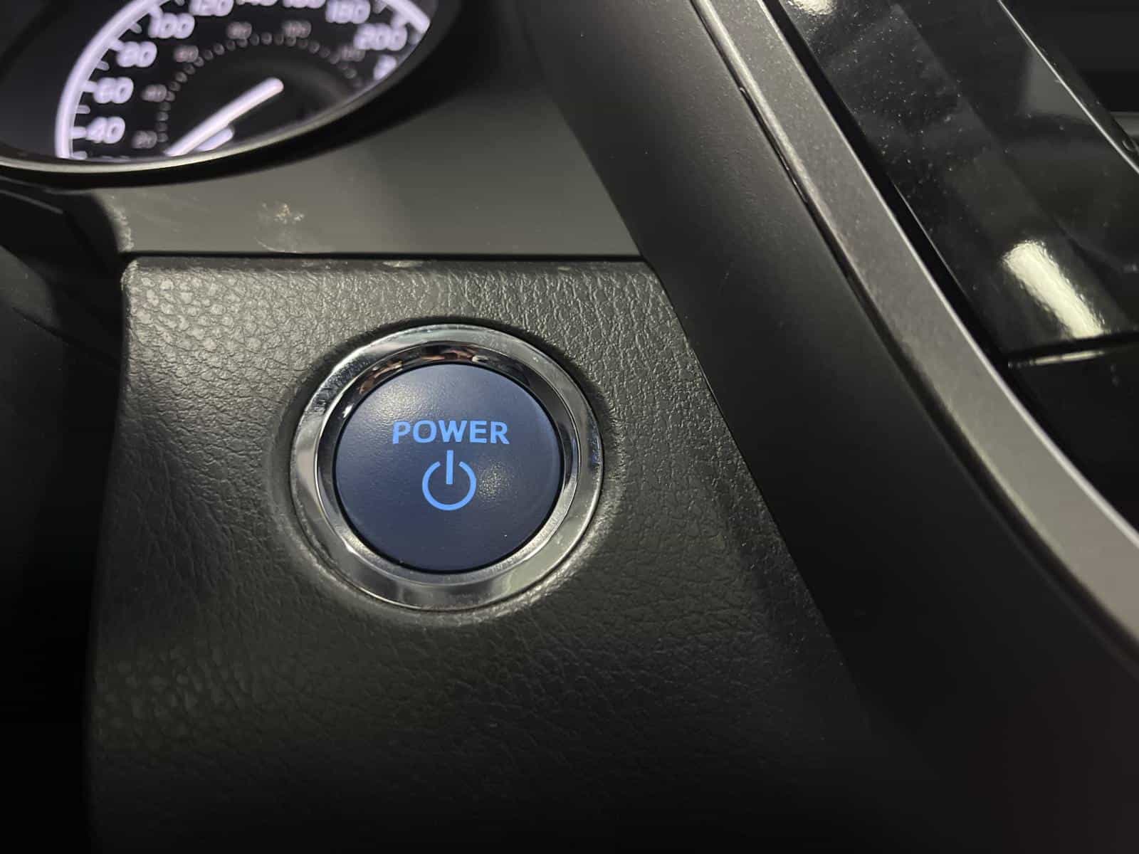 2023 Toyota Camry SE Hybrid - Image 10