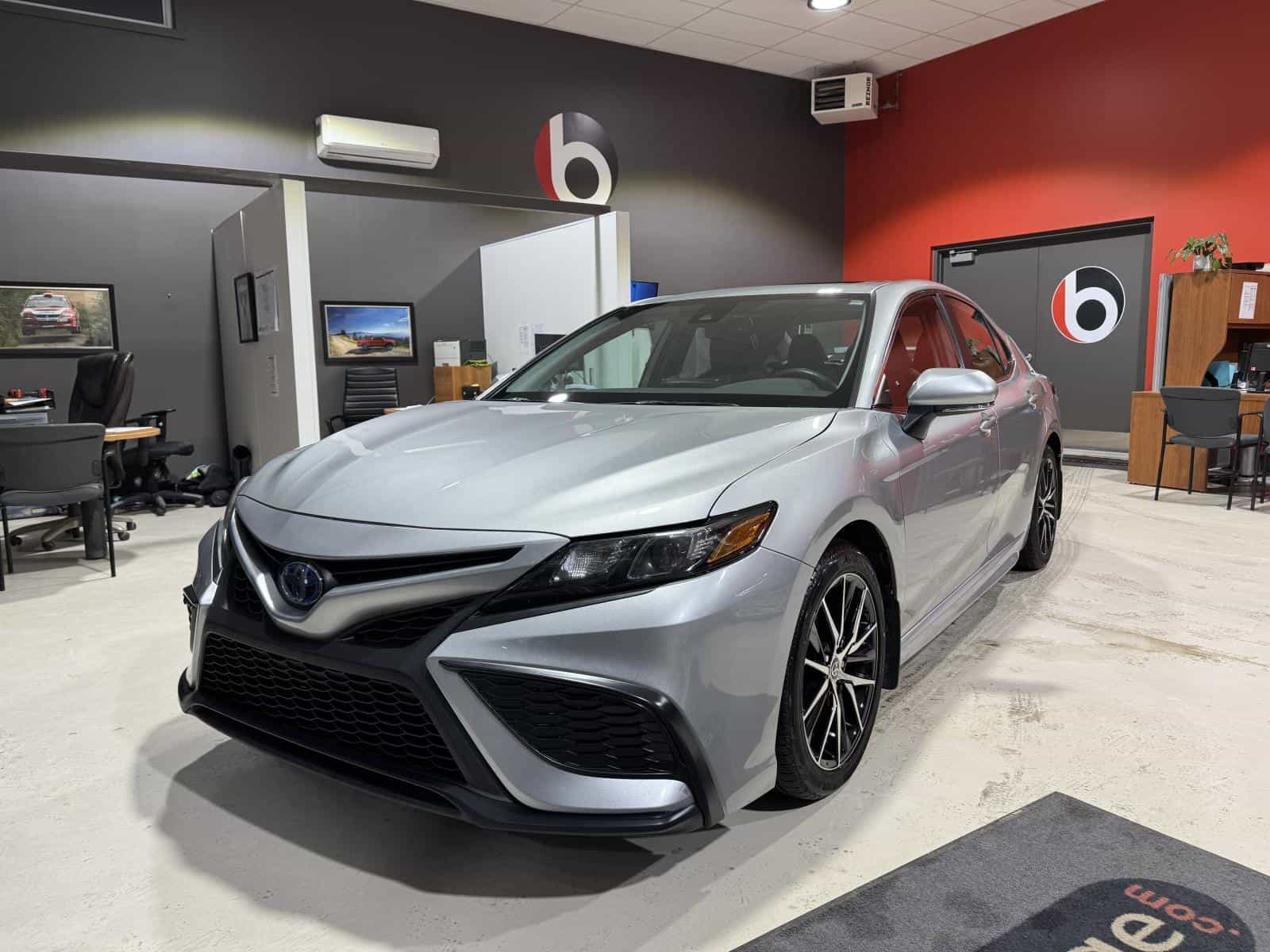 Image 1 Toyota Camry SE Hybrid 2023