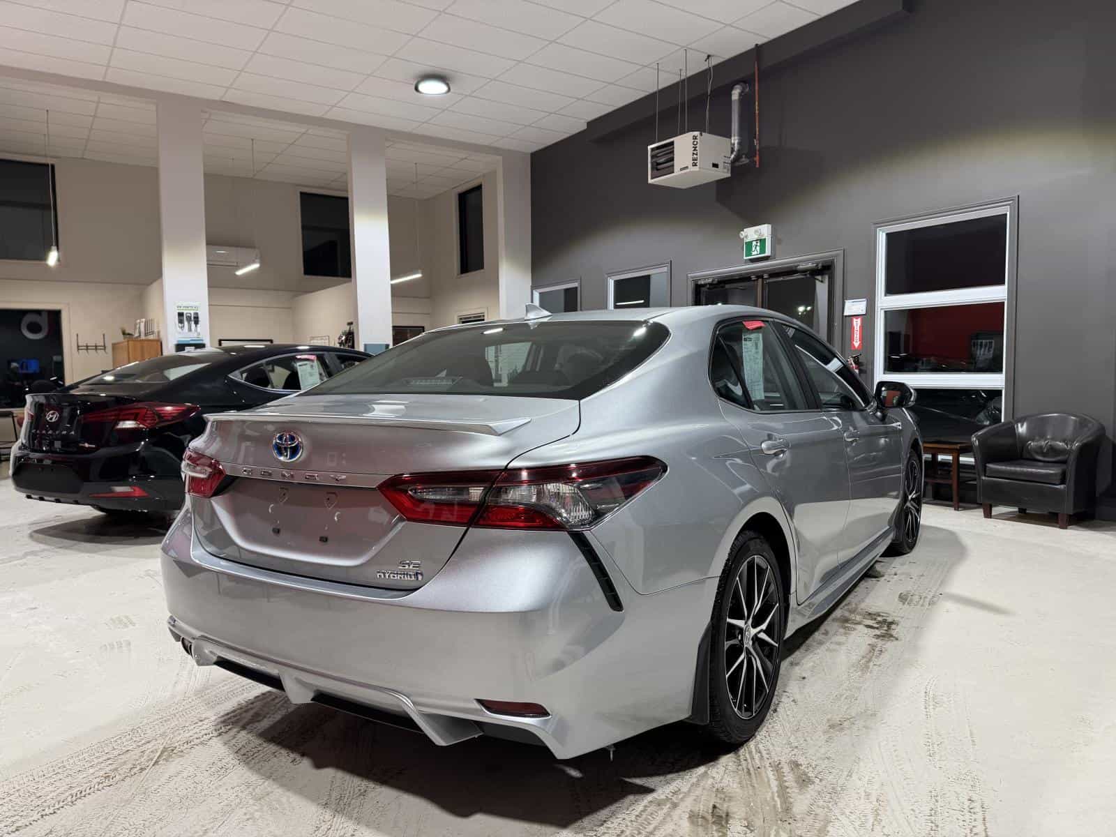 Image 7 Toyota Camry SE Hybrid 2023