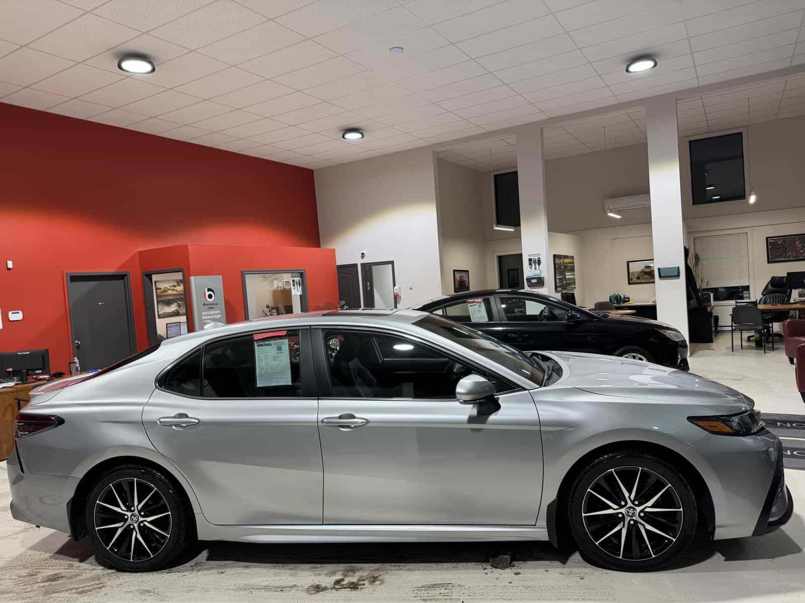 Image 9 Toyota Camry SE Hybrid 2023