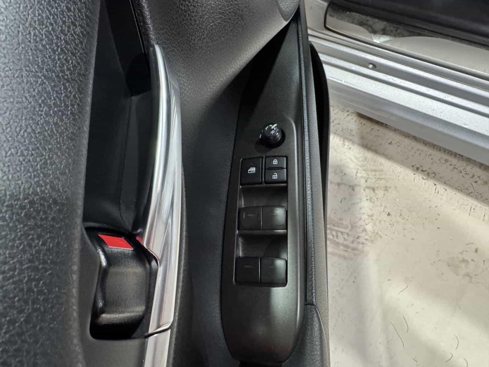 Image 15 Toyota Camry SE Hybrid 2023