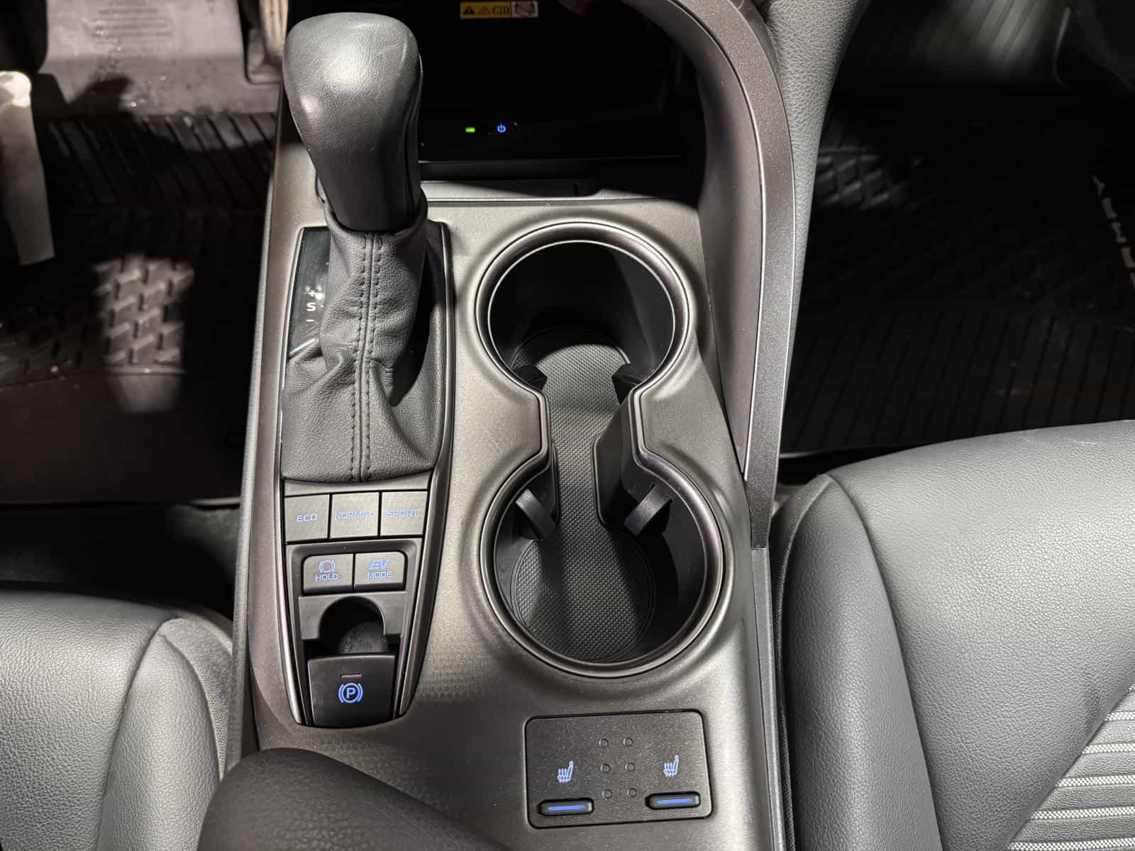 2023 Toyota Camry SE Hybrid - Image 25