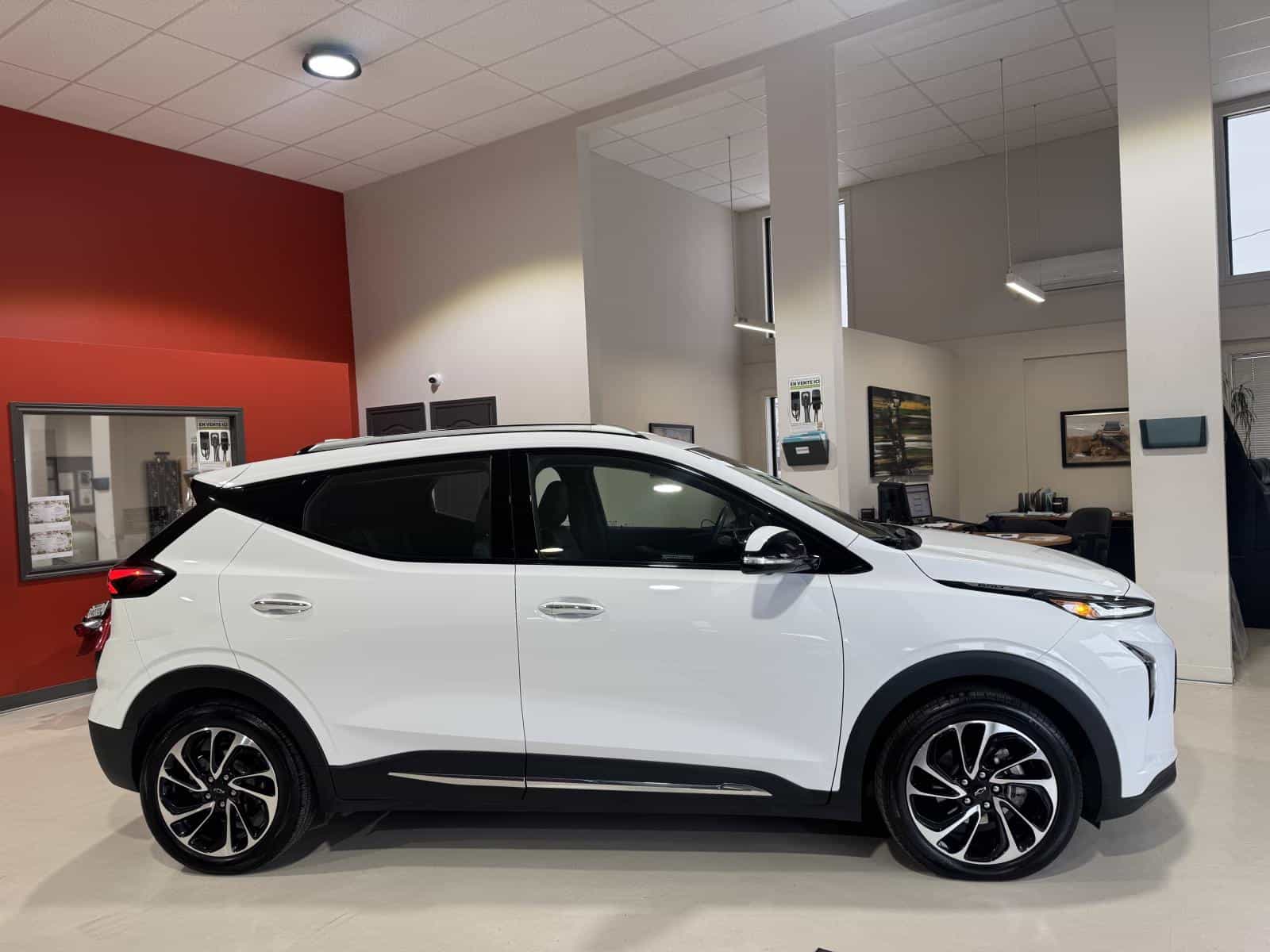 2023 Chevrolet Bolt EUV Premier - Image 9