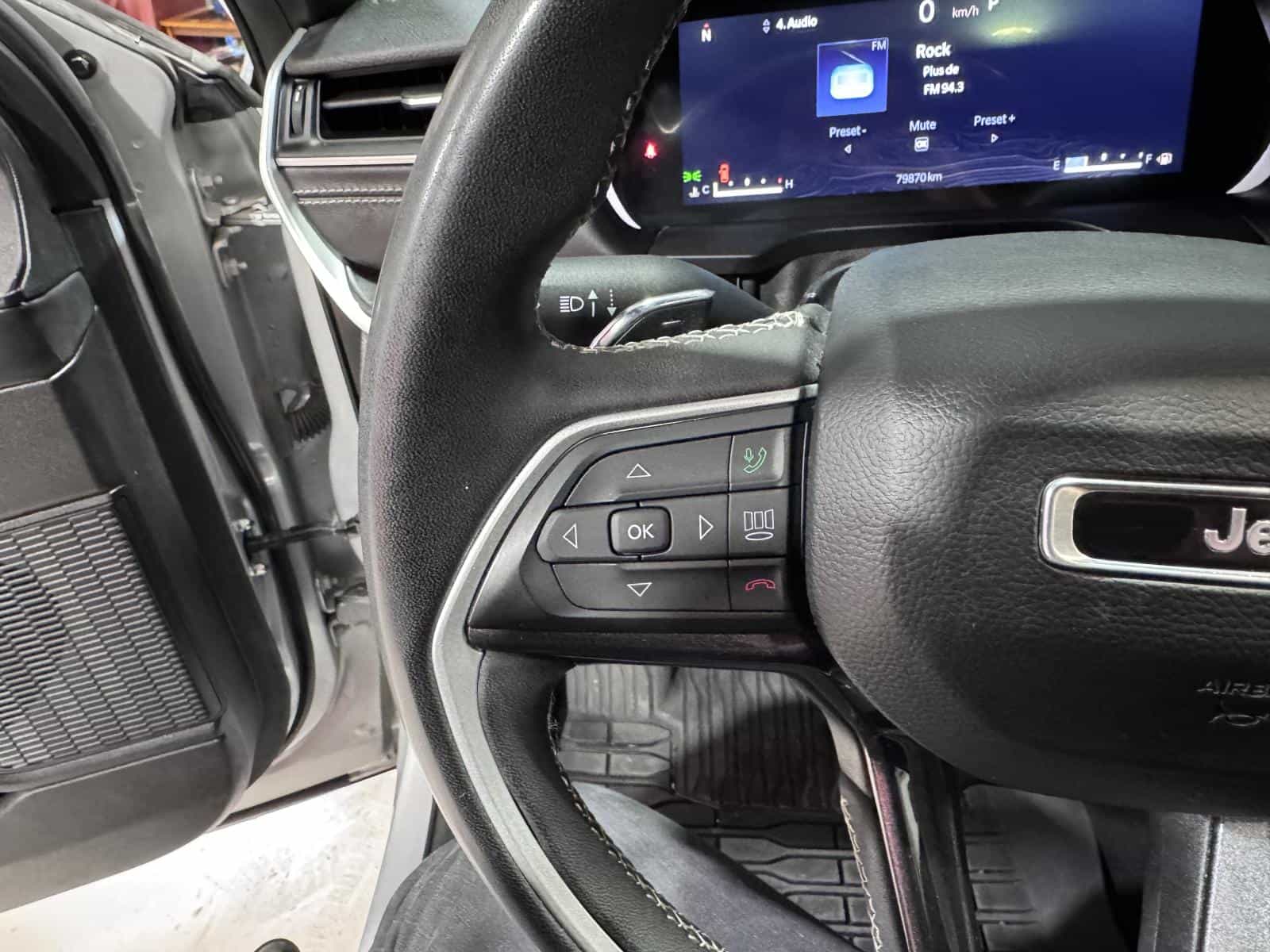 2023 Jeep Grand Cherokee Altitude 4x4 - Image 20