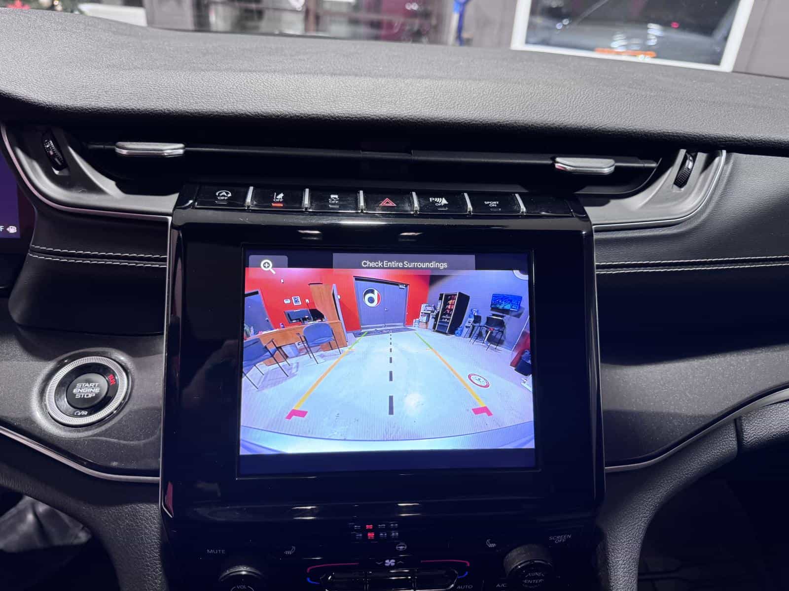 2023 Jeep Grand Cherokee Altitude 4x4 - Image 24